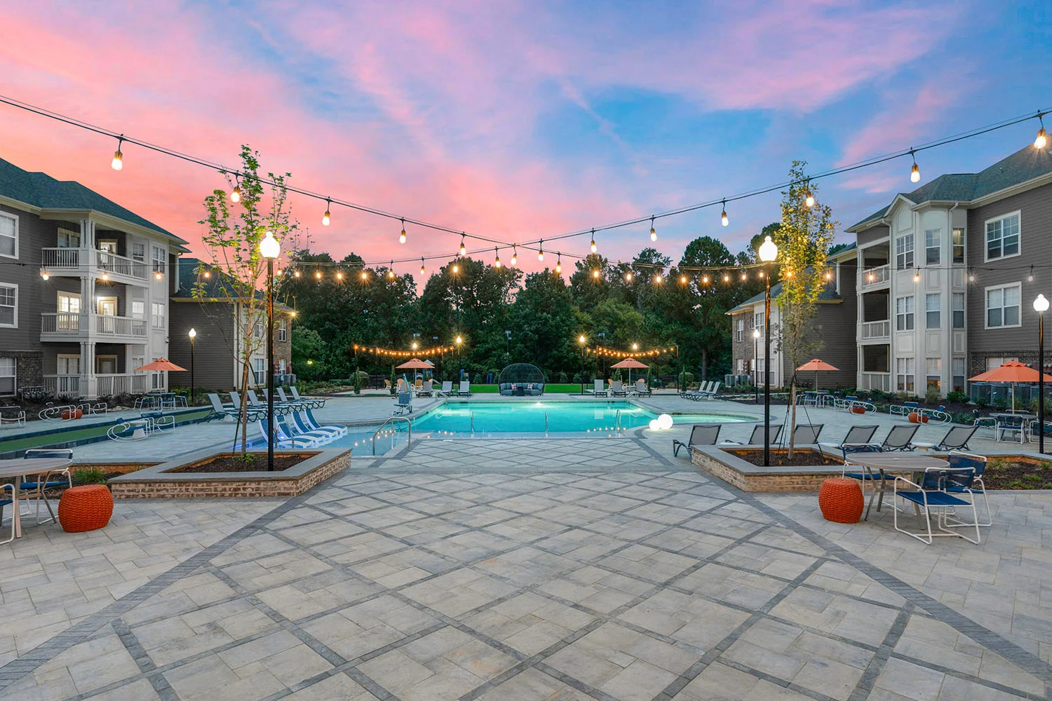 pool with seating